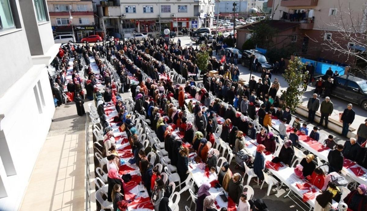 Altınova tek y&uuml;rek, tek ses: &rsquo;şehitler &ouml;lmez, vatan b&ouml;l&uuml;nmez&rsquo;