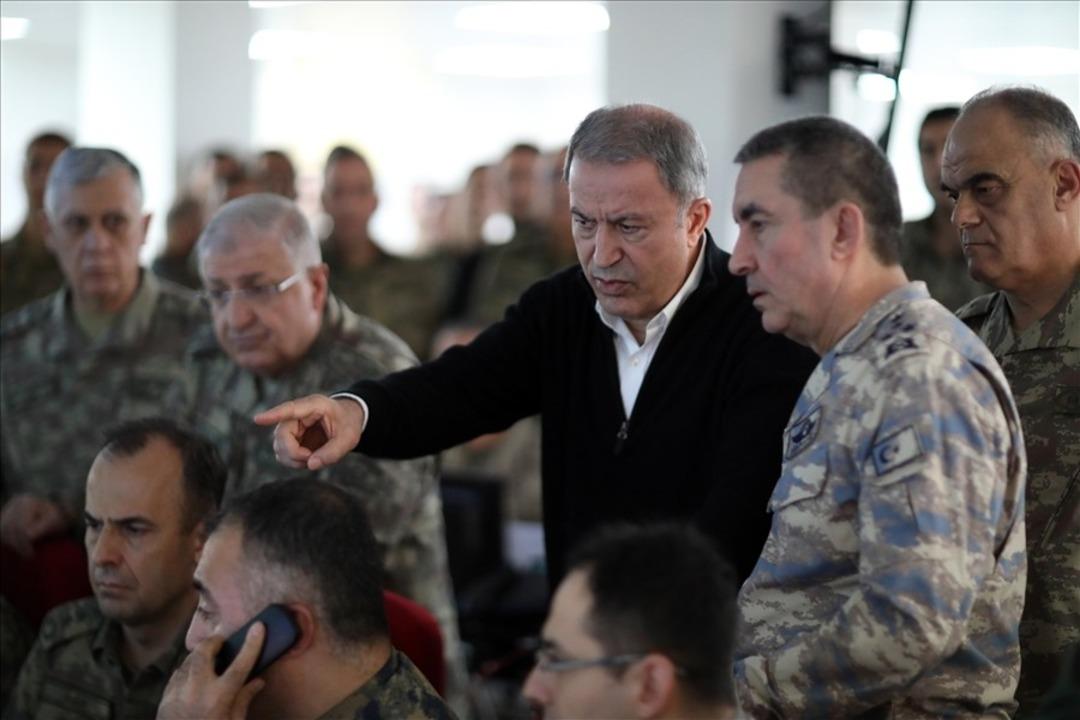 MSB paylaştı! Bakan Akar, Bahar Kalkanı Harek&acirc;tı'nı b&ouml;yle y&ouml;netiyor