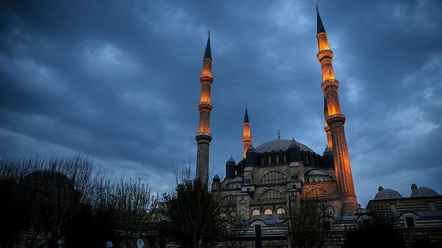 Diyanet İşleri Başkanı Ali Erbaş duyurdu: Tüm camilerde Fetih Suresi okunacak