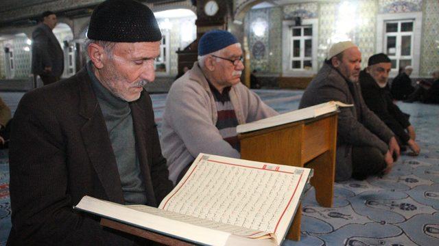 Tüm camilerde 'Bahar Kalkanı Harekatı' için Fetih Suresi