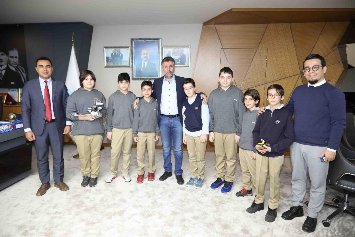 Gen&ccedil; mucitlerden yaya ge&ccedil;idi projesi