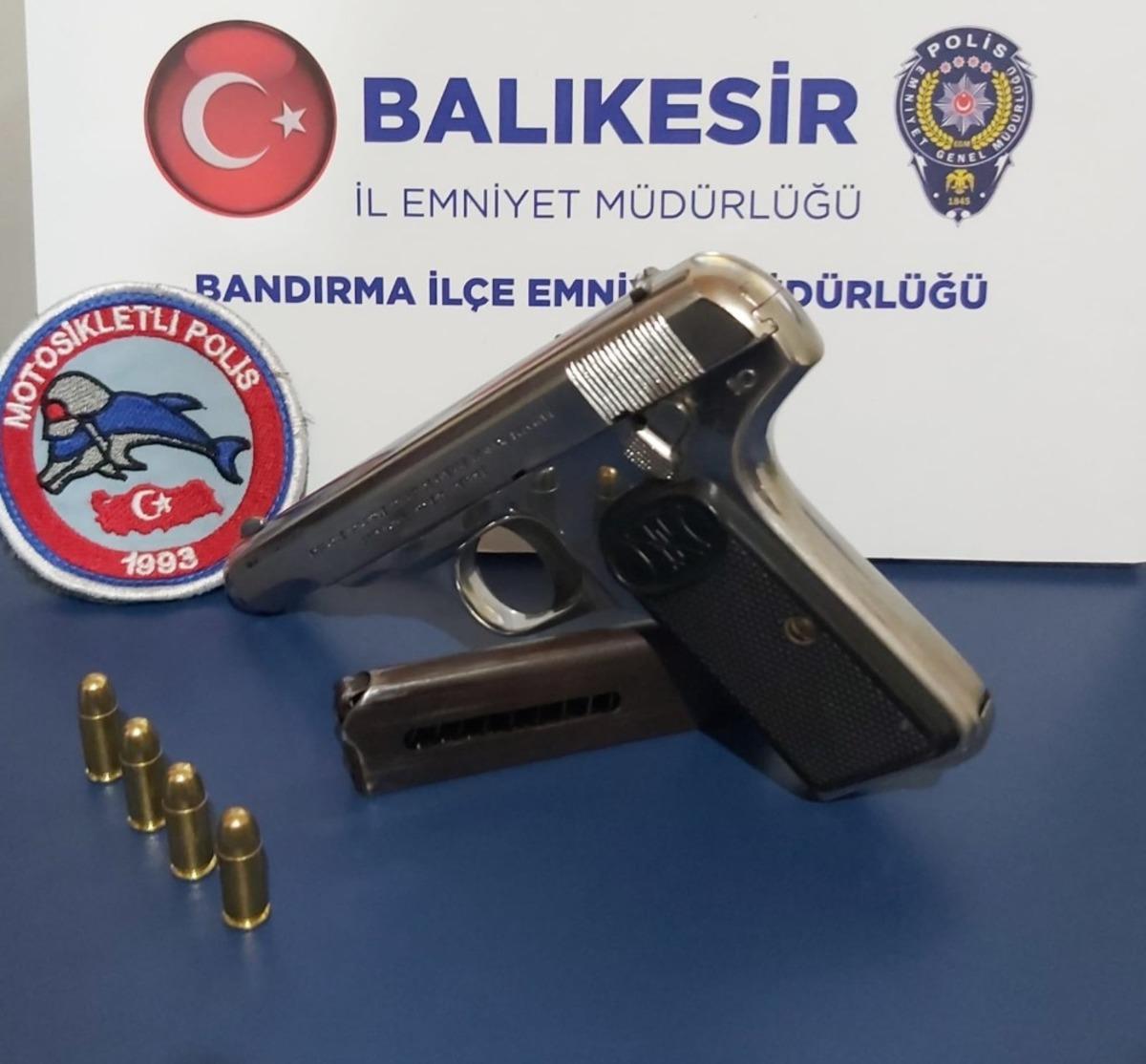 Balıkesir polisi silaha savaş a&ccedil;tı