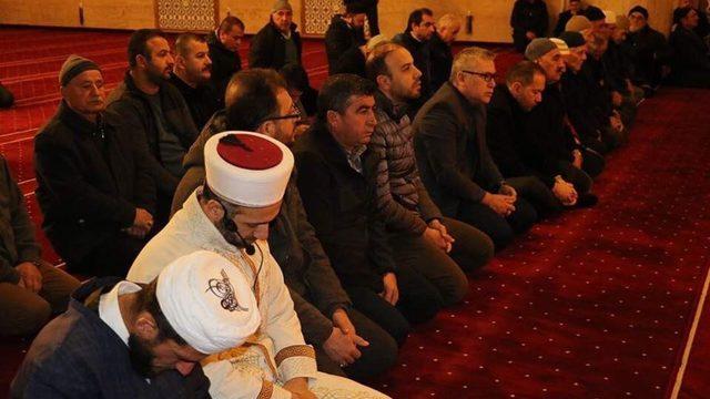 Niğde’de camilerde eller Mehmetçik için semaya kalktı