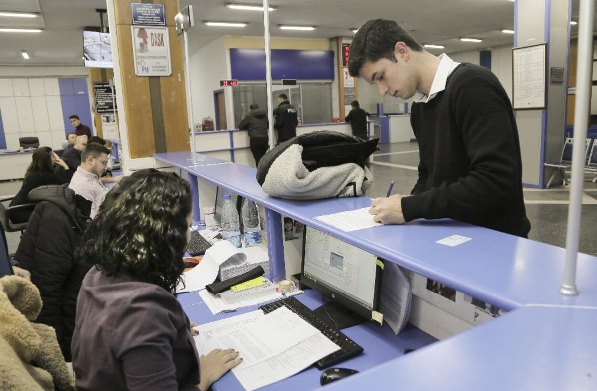 &Uuml;niversite &ouml;ğrencilerinden su indirimine yoğun ilgi