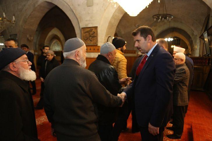 9 asırlık camide eller Mehmetçik için açıldı G4