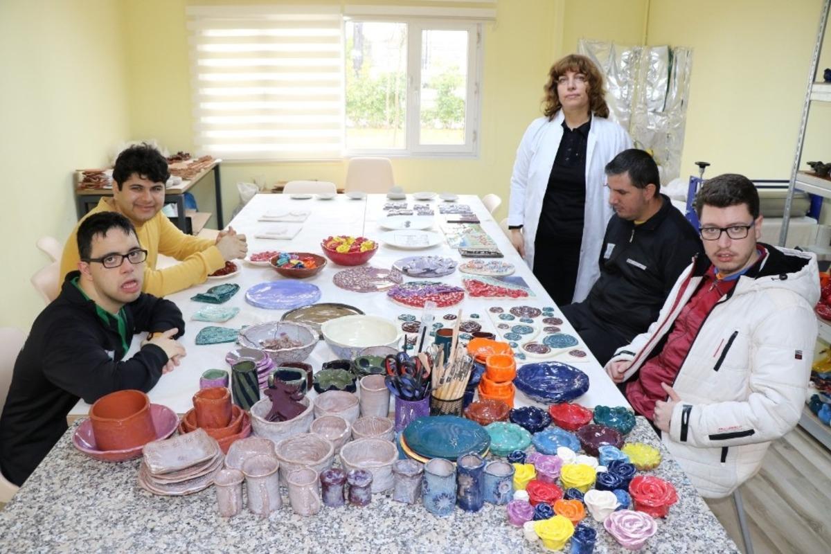 &Ouml;zel &ouml;ğrencilerin becerilerini arttıran at&ouml;lyeler