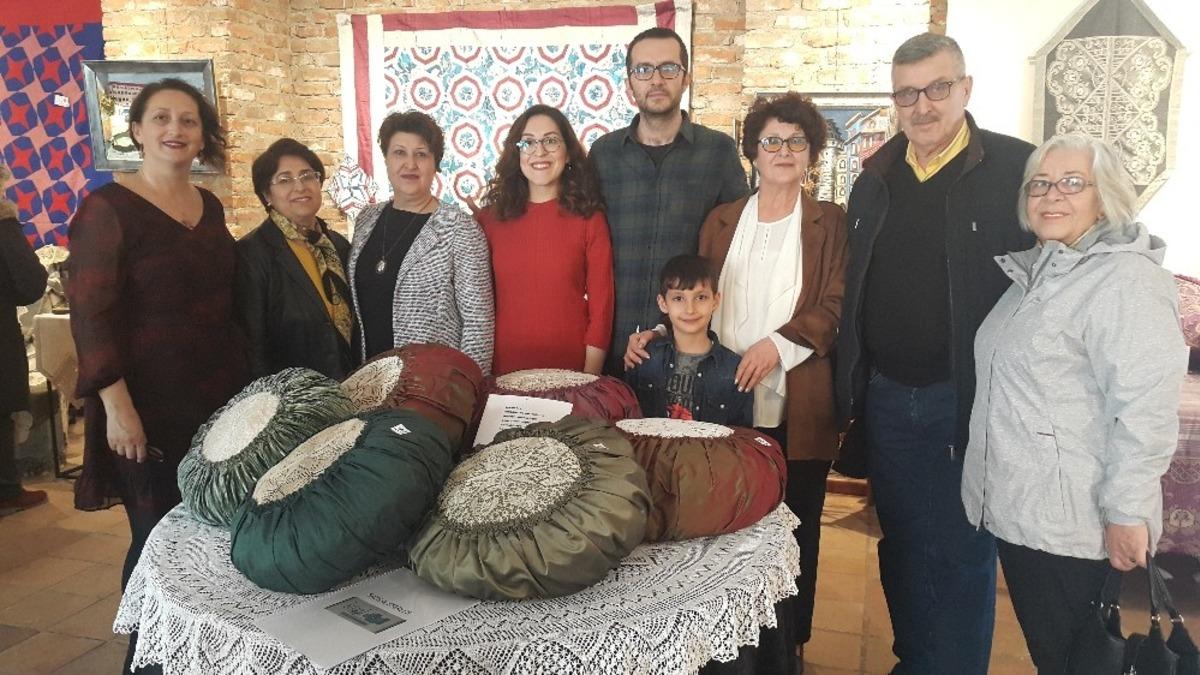 Eskişehir&rsquo;de &lsquo;Ge&ccedil;mişten geleceğe el emeği k&ouml;pr&uuml;s&uuml;&rsquo; sergisi, canlı m&uuml;zik eşliğinde sergilendi