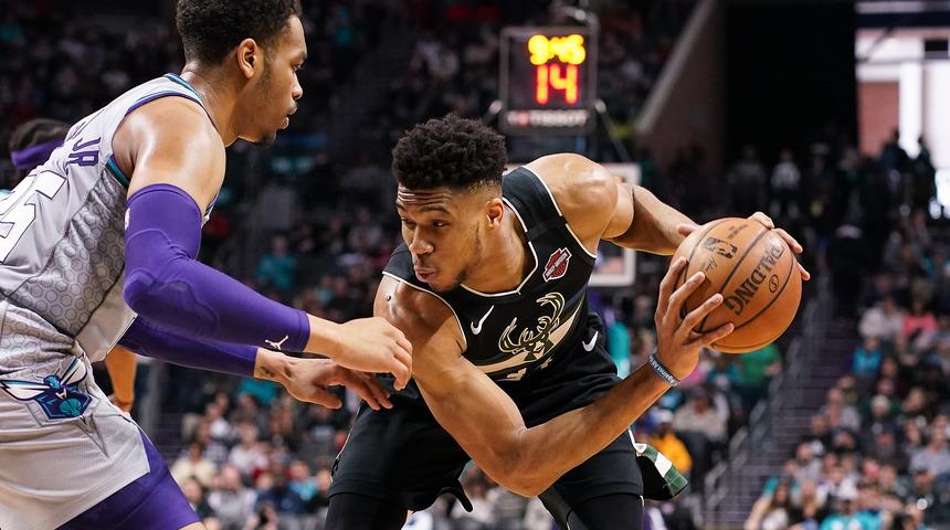 NBA'de Giannis-Durant düellosuna sahne olan maçı Bucks kazandı