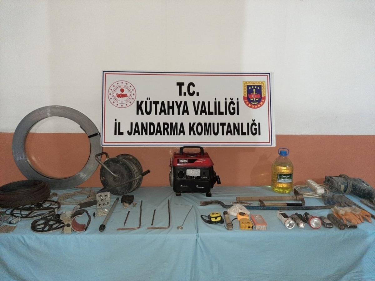 K&uuml;tahya&rsquo;da izinsiz kazı yapan 7 ş&uuml;pheli yakalandı