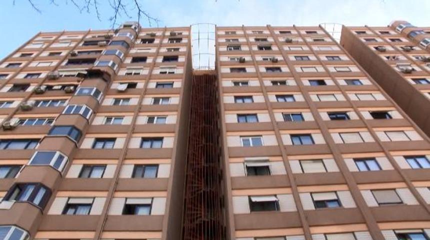 İstanbul'da korkun&ccedil; olay! 8'inci kattan aşağı atladı