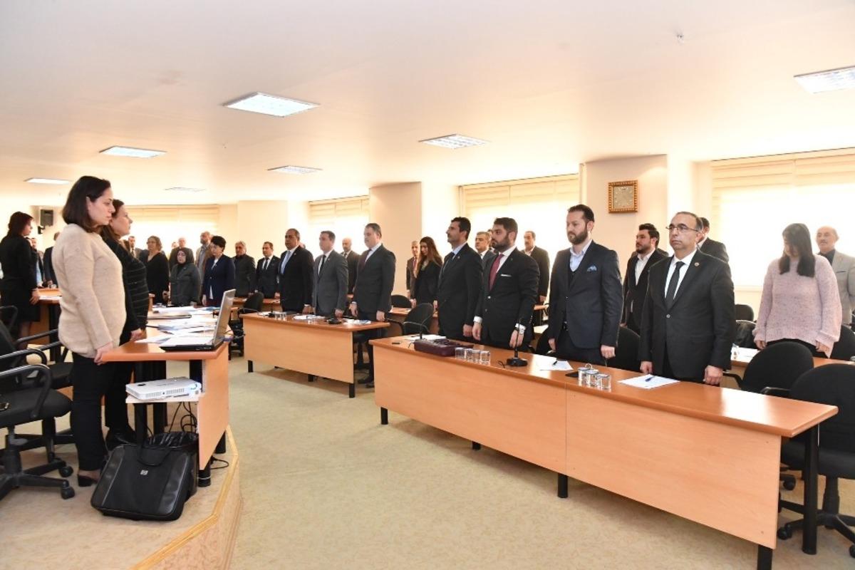 Maltepe Belediye Meclisi&rsquo;nde şehitler i&ccedil;in saygı duruşu