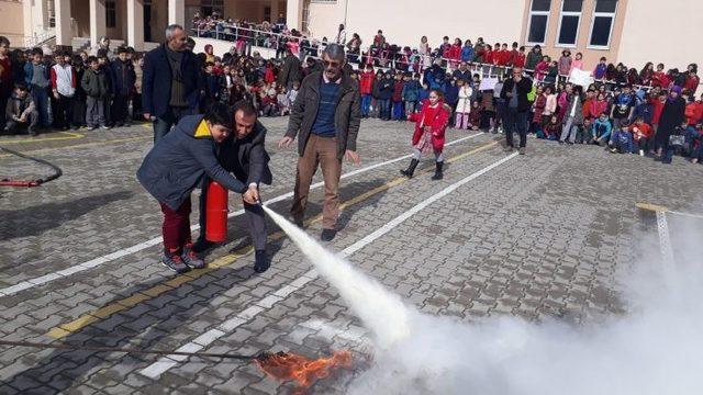Öğrencilerden yangın tatbikatı