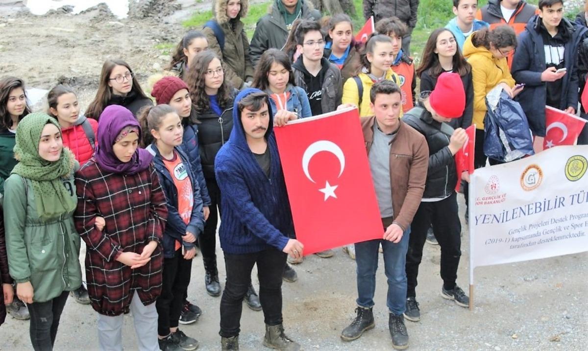 Şehitler i&ccedil;in kutsal vatan toprağına fidan diktiler