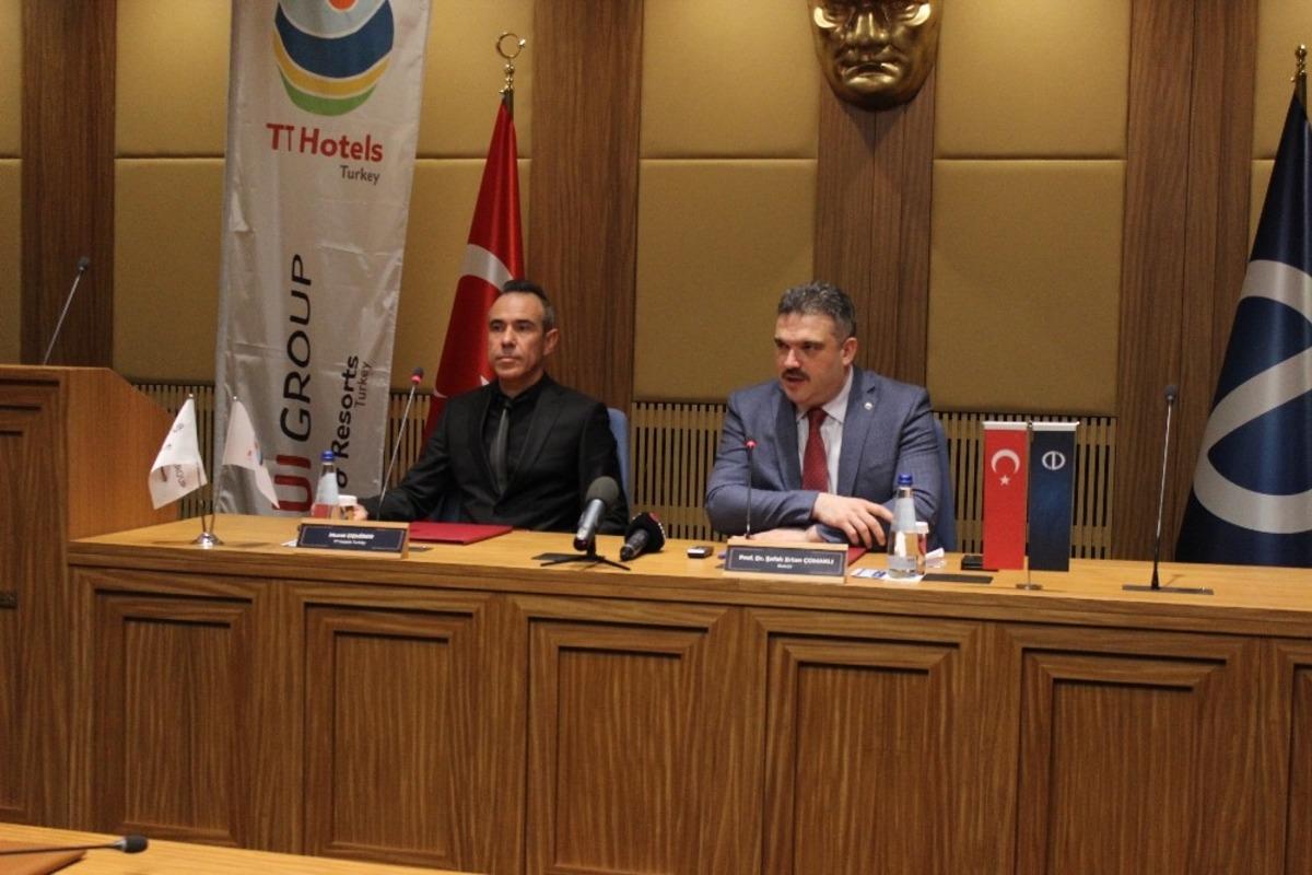 Anadolu &Uuml;niversitesi ile T&uuml;rkiye TT Hotels Turkey arasında iş biriliği protokol&uuml;
