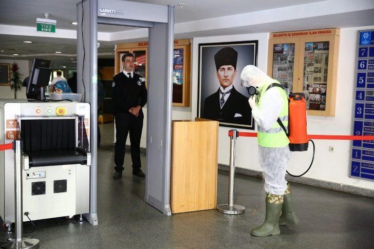 Çocukların oyun alanlarını dezenfekte edildi G3