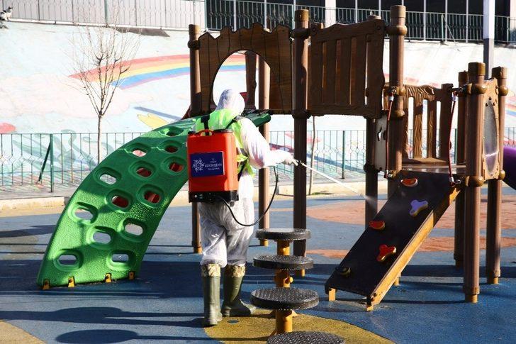 Çocukların oyun alanlarını dezenfekte edildi G4