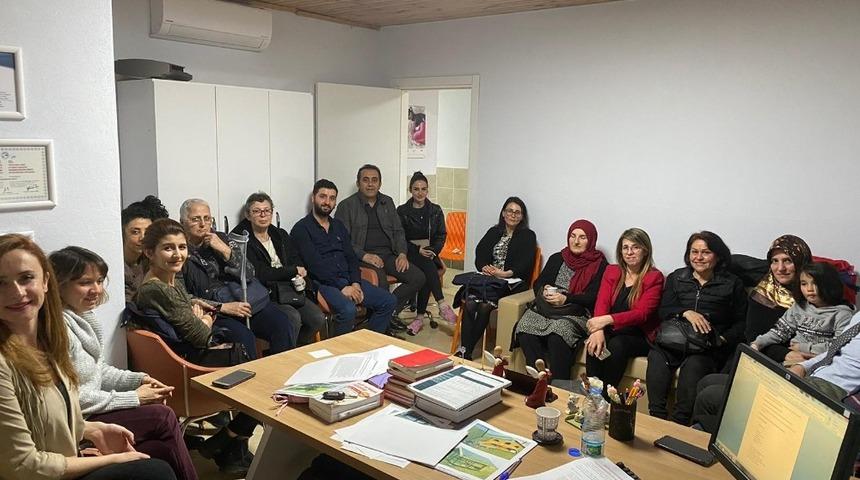 Hayvanseverler, bakım merkezini ziyaret etti