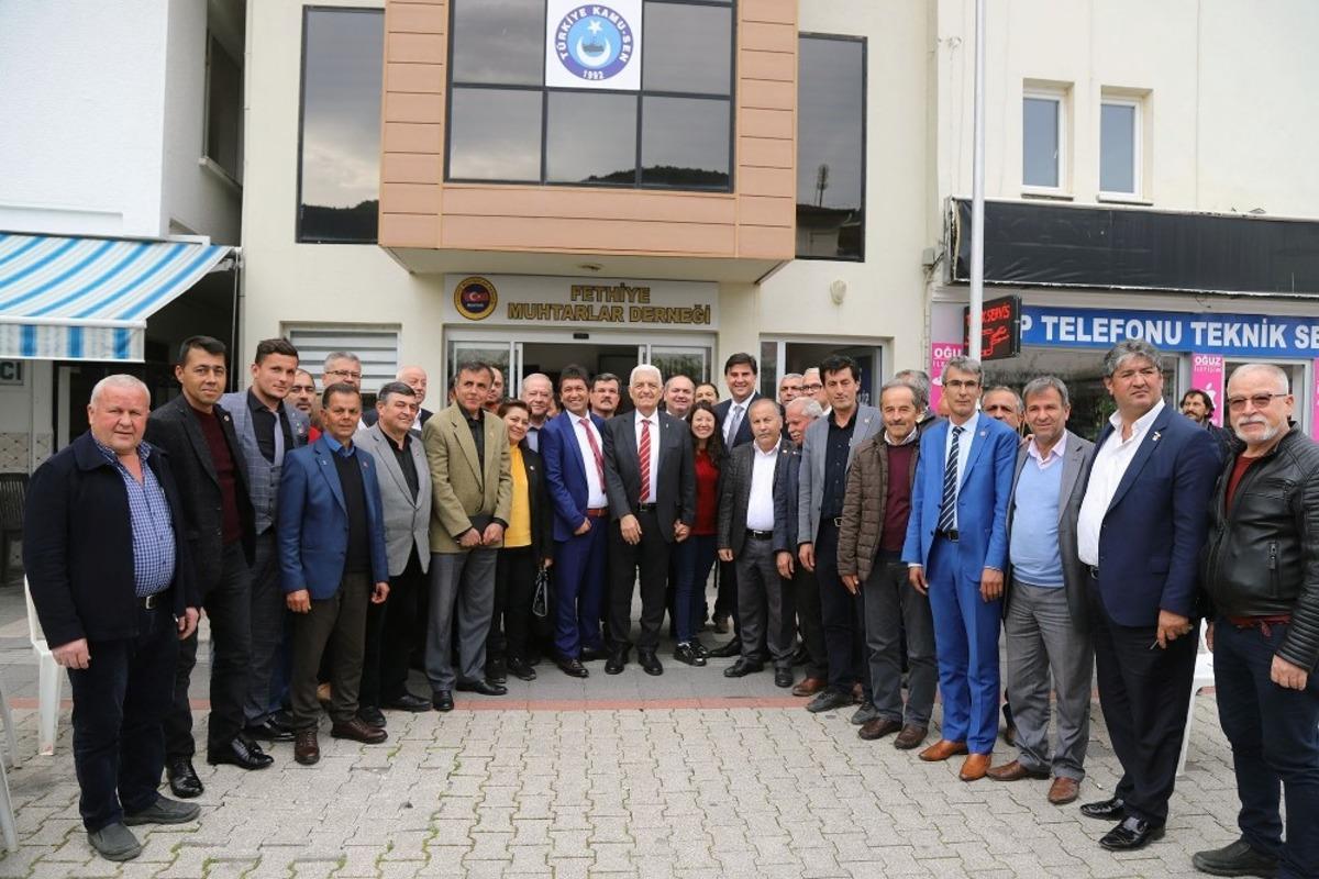 Başkan G&uuml;r&uuml;n, Fethiyeli muhtarlarla bir araya geldi