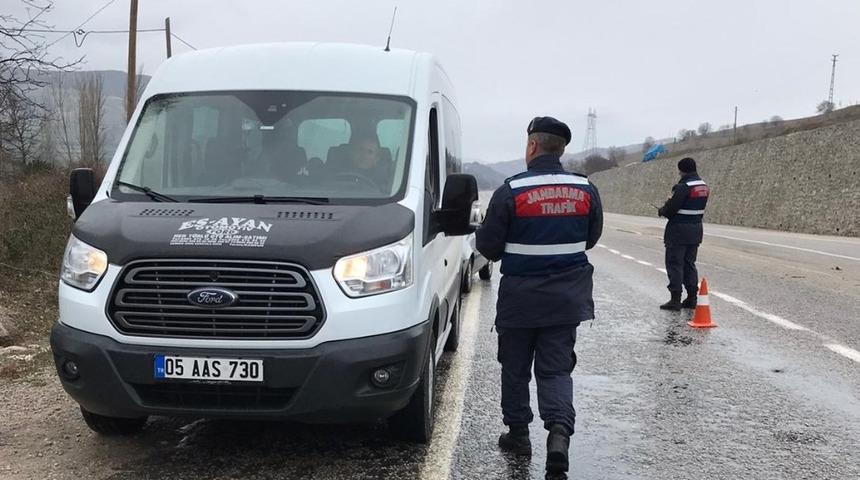 Amasya&rsquo;da jandarmadan &lsquo;sahte plaka&rsquo; denetimi