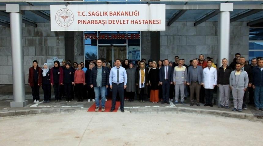 Mehmet&ccedil;iğe destek i&ccedil;in mesaiye İstiklal Marşı ile başladılar