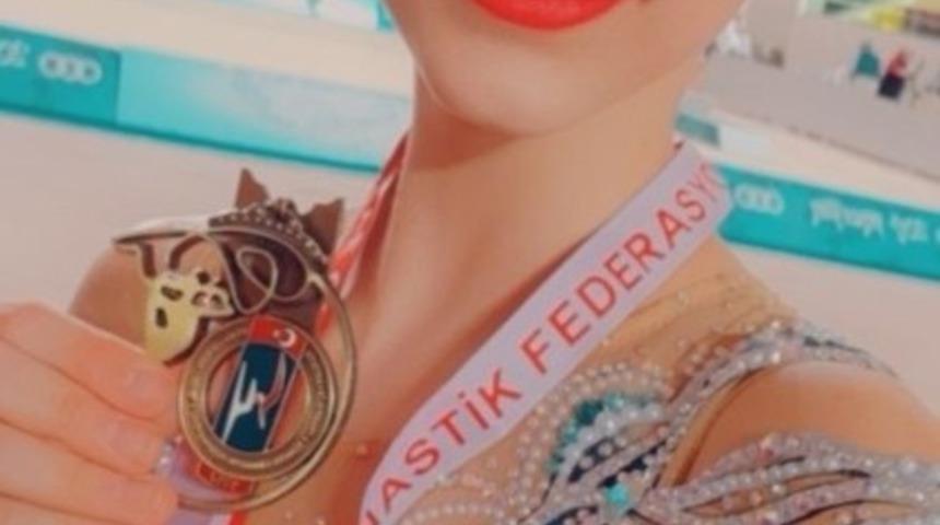 Nilg&uuml;n Sarıoğlu cimnastikte T&uuml;rkiye Şampiyonu