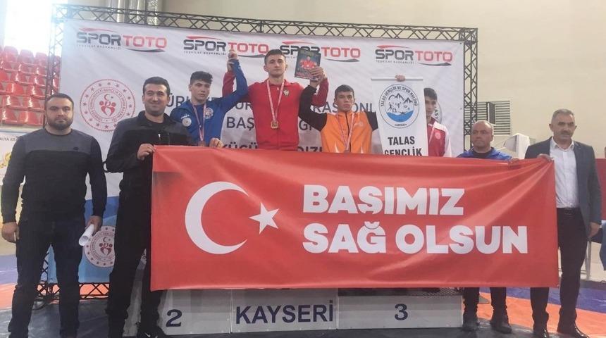 T&uuml;rkiye G&uuml;reş Şampiyonası&rsquo;nda hem 1.&rsquo;lik hem 3.&rsquo;l&uuml;k Kayseri Şekerspor&rsquo;dan