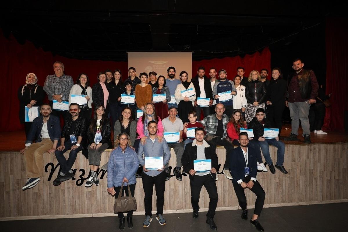 Oyunculuk &ccedil;alıştayında &uuml;nl&uuml; isimler vatandaşlara eğitim verdi