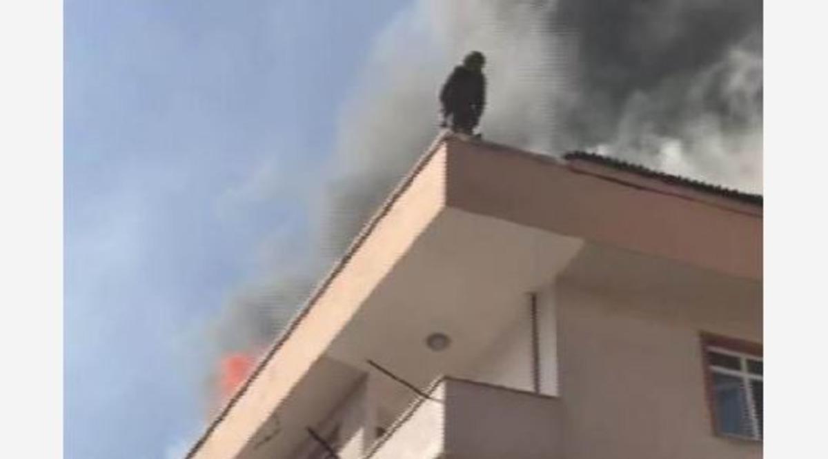 Kağıthane'de dehşet anları! &Ccedil;atıdan atladığı anlar kamerada
