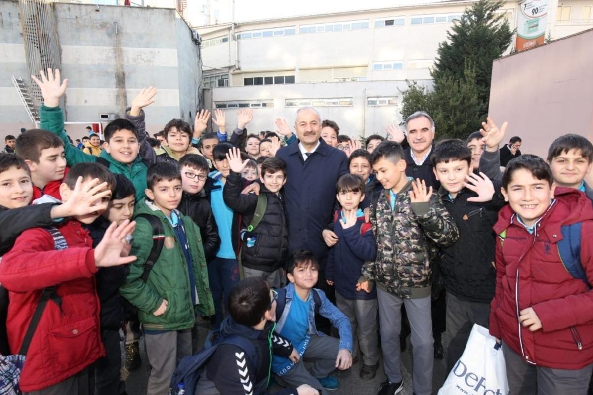 Başkan B&uuml;y&uuml;kg&ouml;z mezun olduğu okulda &ouml;ğrencilerle buluştu