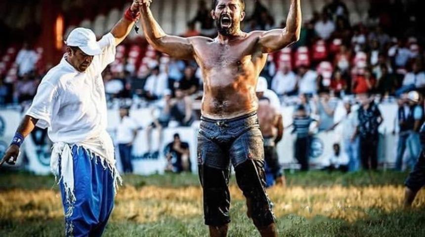 Burhaniye&rsquo;de Belediye, Milli G&uuml;reş&ccedil;i &Ccedil;avdar&rsquo;ı transfer etti