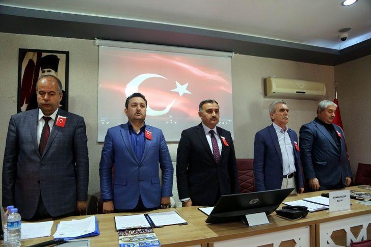 Develi Belediyesi meclisinde şehitler için dua edildi G1