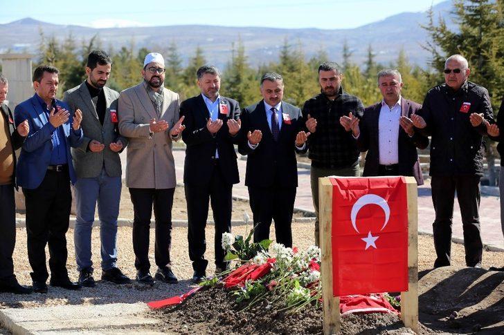Develi belediye meclisi Şehit Taşöz’ün kabrini ziyaret etti G1