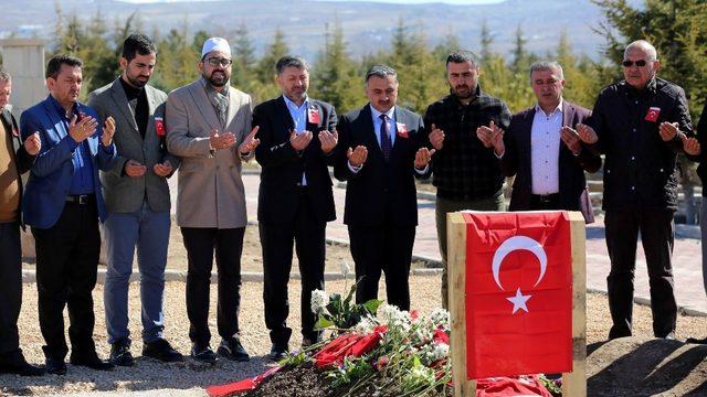 Develi belediye meclisi Şehit Taşöz’ün kabrini ziyaret etti