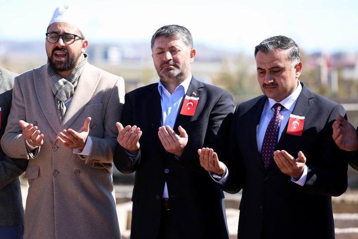 Develi belediye meclisi Şehit Taşöz’ün kabrini ziyaret etti G3