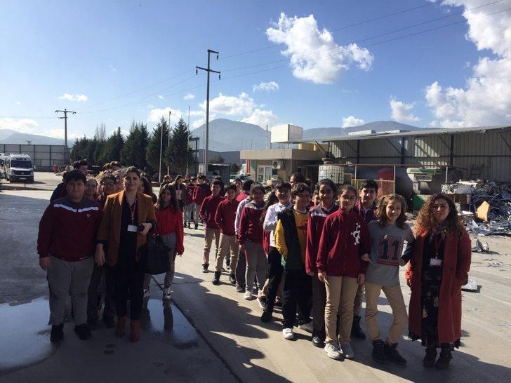 MER Koleji öğrencileri geri dönüşüm tesisini gezdi G3