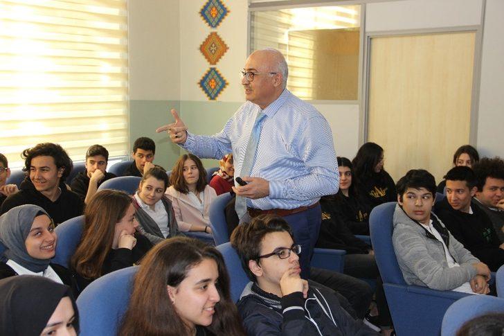 Rektör Ataç liselilere ders verdi G1