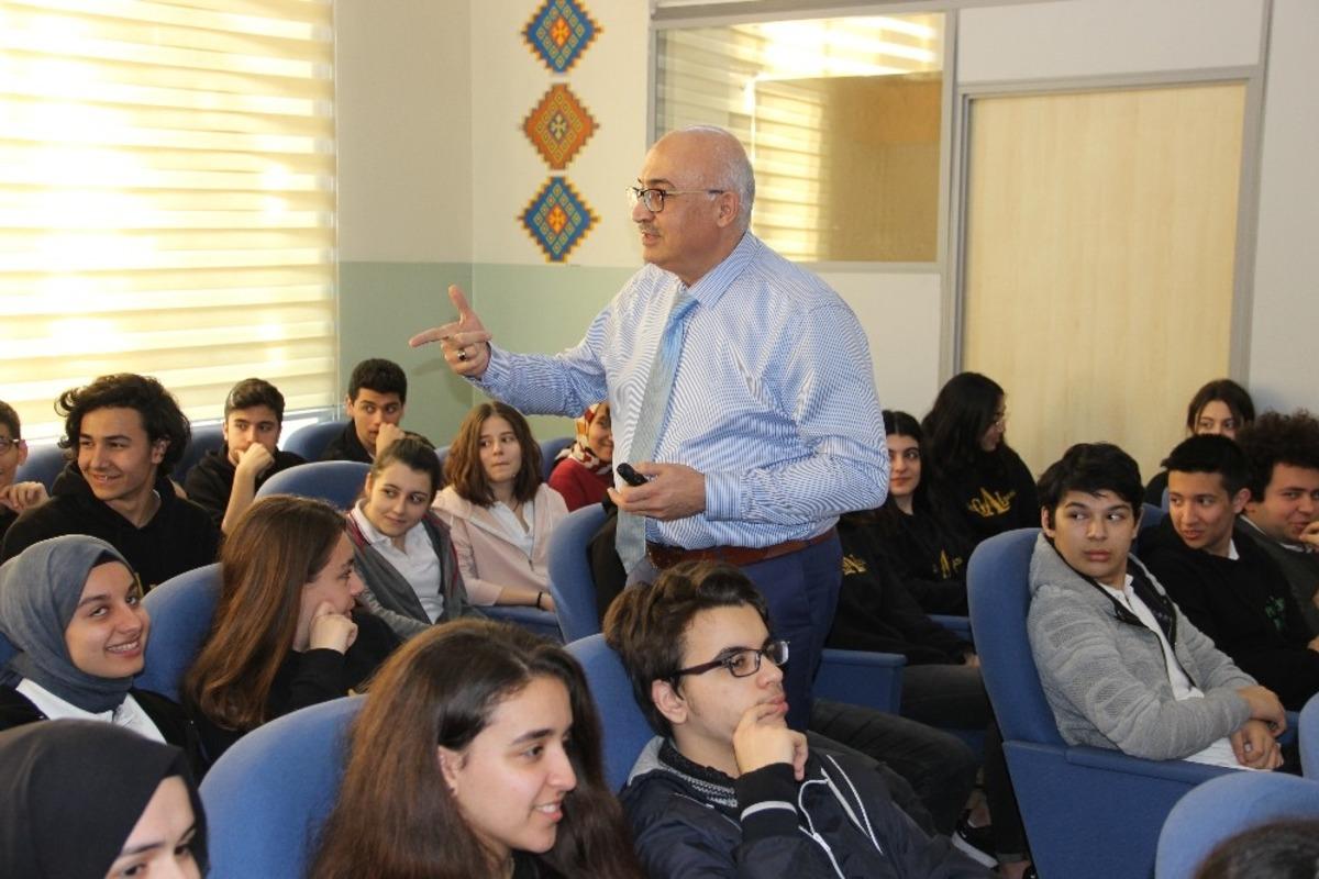 Rekt&ouml;r Ata&ccedil; liselilere ders verdi