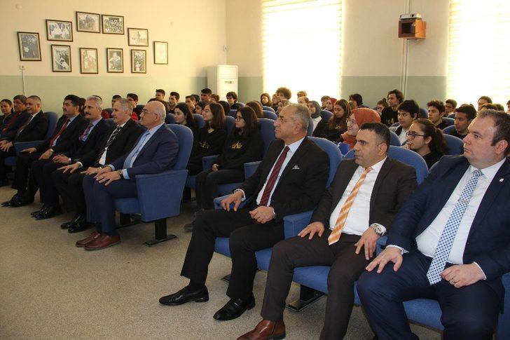 Rektör Ataç liselilere ders verdi G2