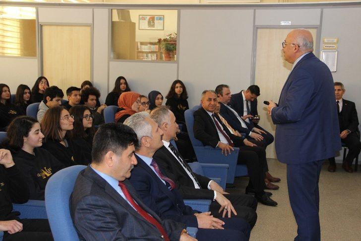 Rektör Ataç liselilere ders verdi G3