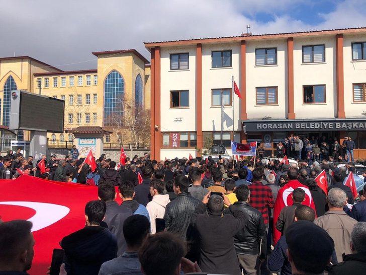 Horasan’da vatandaşlar, İdlib şehitleri için yürüdü G1