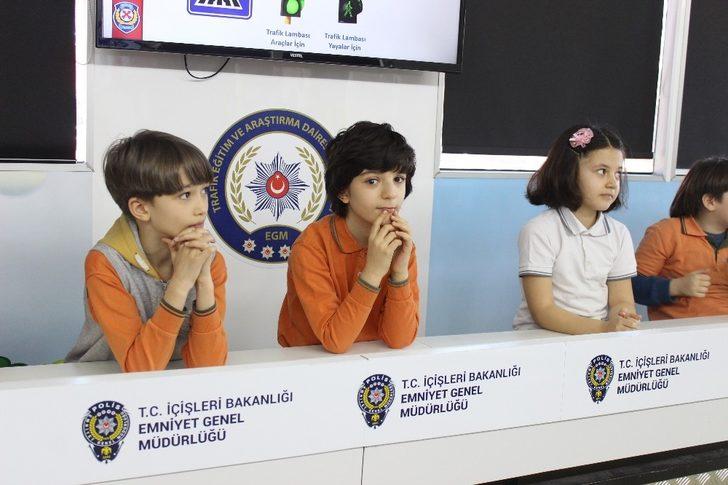 Çocuklar uygulamalı trafik eğitimiyle bilinçlendiriliyor G2