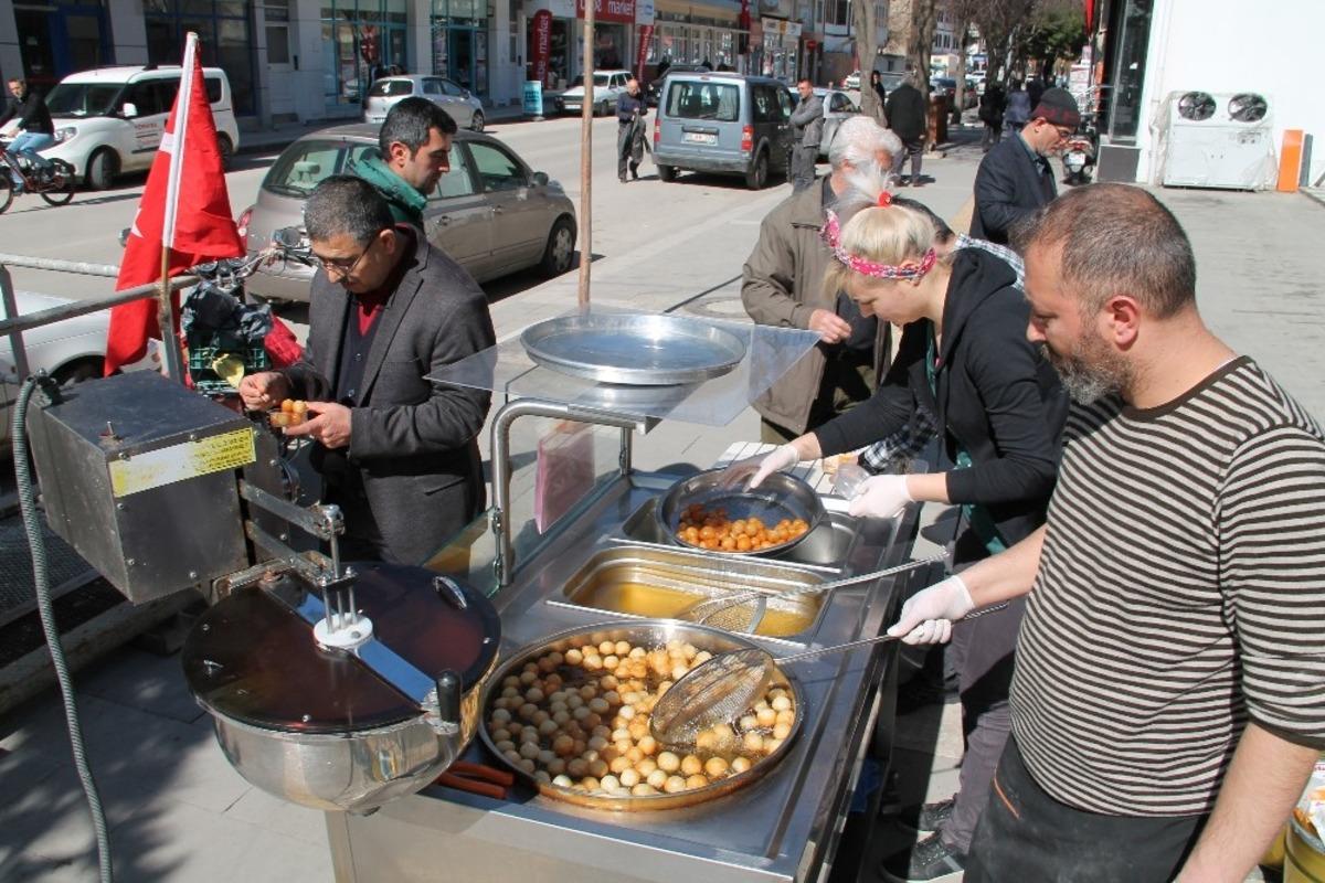 Şehitler i&ccedil;in lokma dağıtıldı