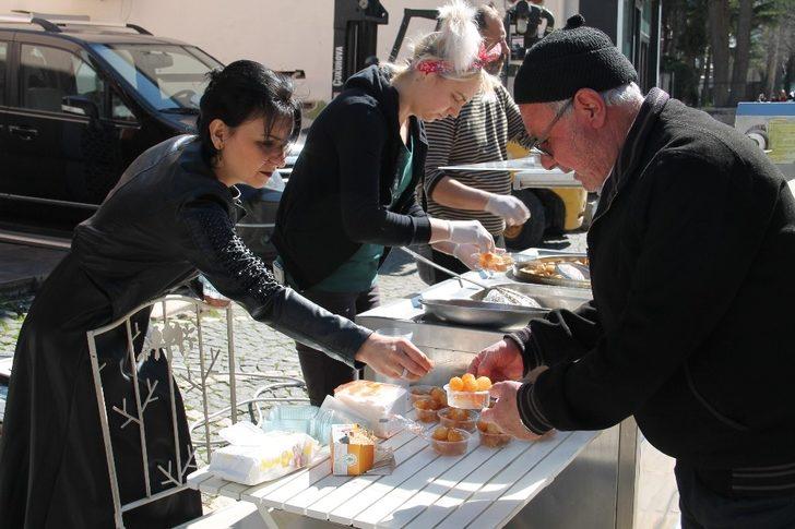 Şehitler için lokma dağıtıldı G4