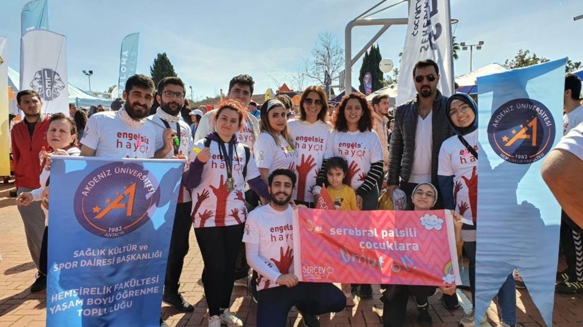 &Ccedil;ocuklar i&ccedil;in iyilik peşinde koştular