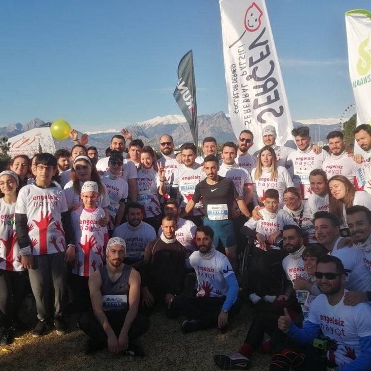 Çocuklar için iyilik peşinde koştular G3