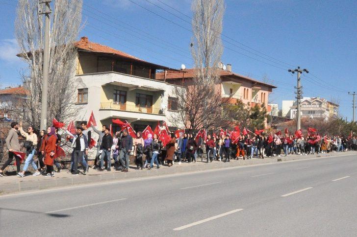 Sungurlu’da öğrenciler şehitler için yürüdü G2