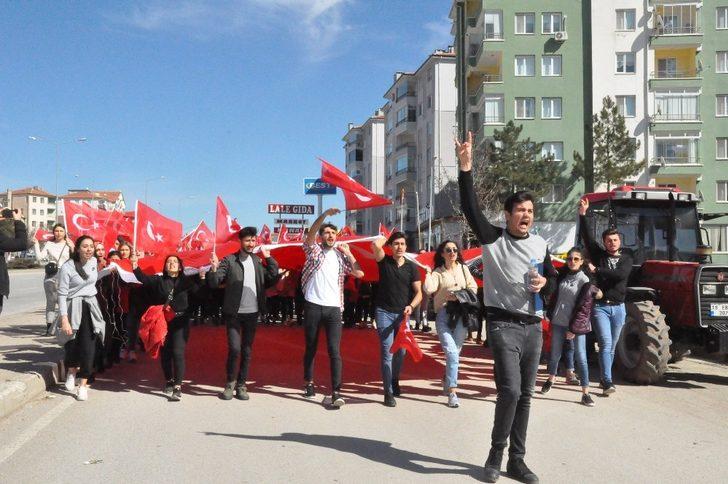 Sungurlu’da öğrenciler şehitler için yürüdü G3