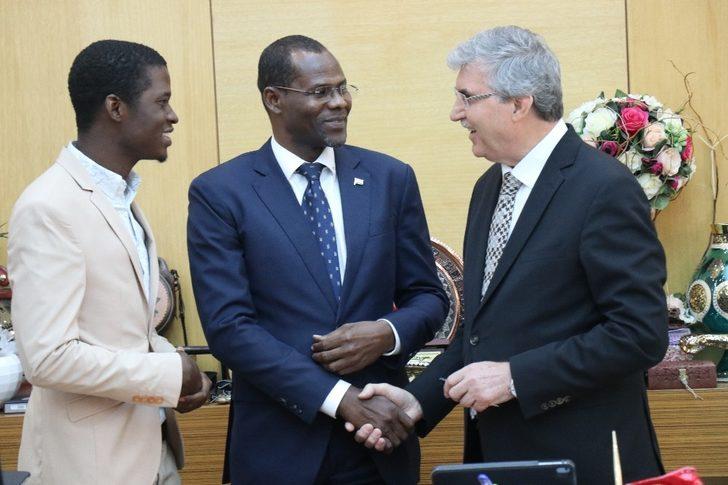 Nijer Cumhuriyeti heyetinden Başkan Ekrem Yüce’ye ziyaret G4