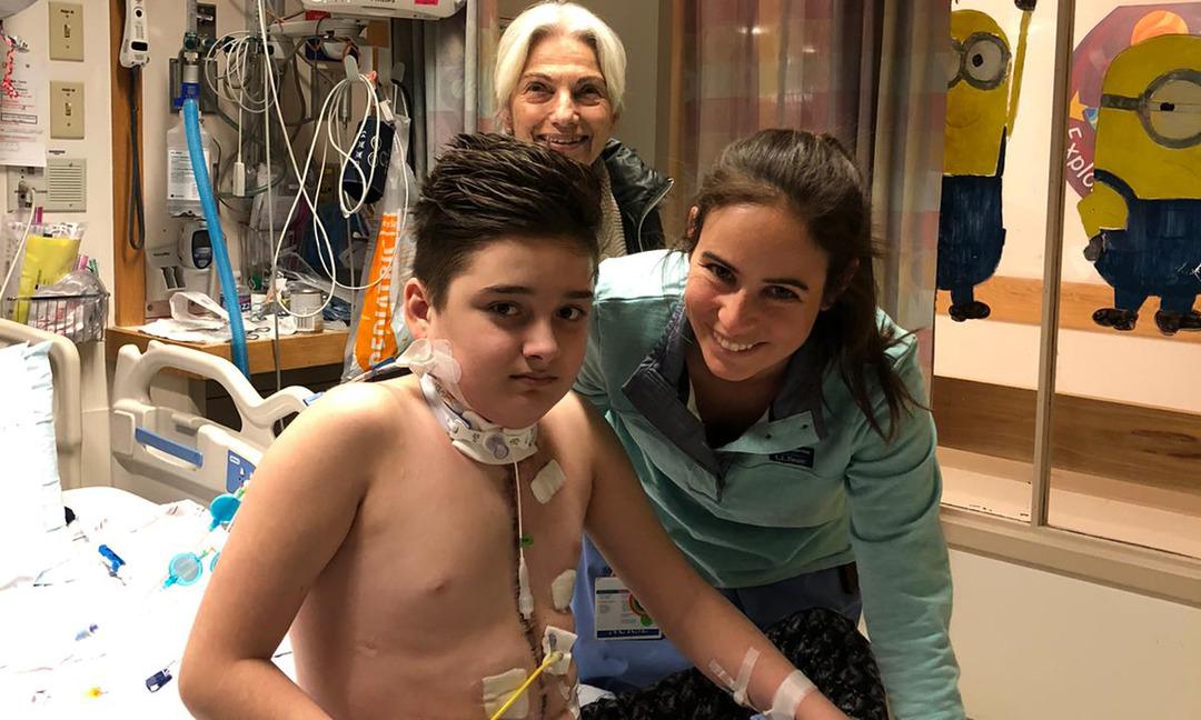 12 yaşına kadar 304 kez ameliyat ge&ccedil;irdi! İlk kez su i&ccedil;ebildi