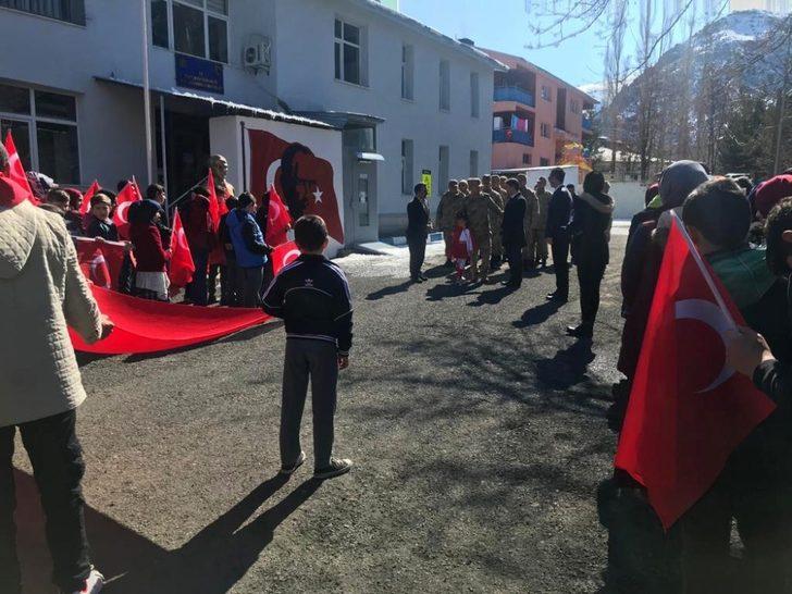 İmam Hatip öğrencilerinden askere destek G3